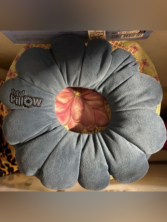 Hair Care & Bath Bundle Srt with Flower Pillow and 12 Pampered Products - Picture 15 of 16